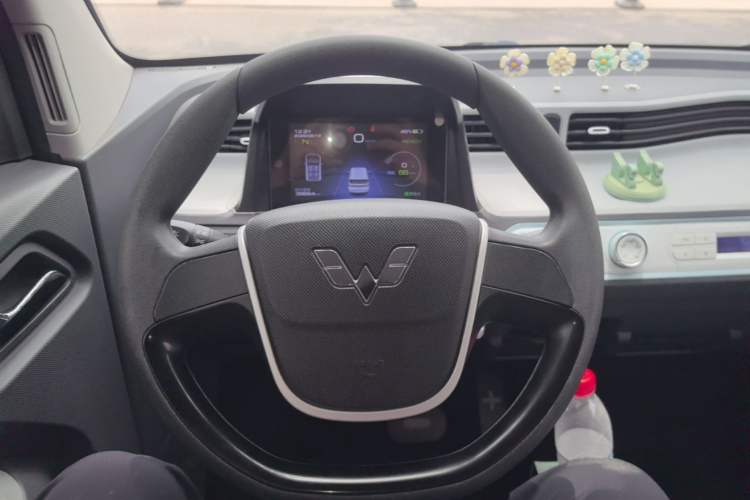 Used Wuling Hongguang MINIEV 2021 Macaron Fashion Model Lithium Iron Phosphate Steering Wheel