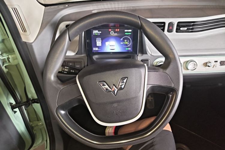 Used Wuling Hongguang MINIEV 2021 Macaron Fashion Model Lithium Iron Phosphate Steering Wheel