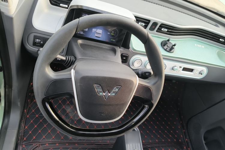 Used Wuling Hongguang MINIEV 2021 Macaron Fashion Model Lithium Iron Phosphate Steering Wheel