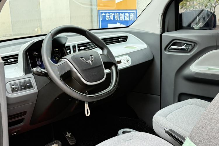 Used Wuling Hongguang MINIEV 2021 Macaron Fashion Model Lithium Iron Phosphate Steering Wheel