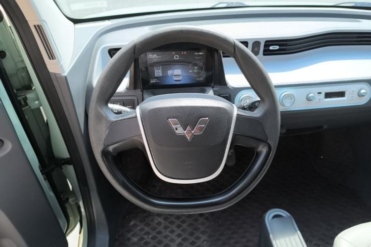 Used Wuling Hongguang MINIEV 2021 Macaron Sandwich Model 120 km Lithium Iron Phosphate Steering Wheel