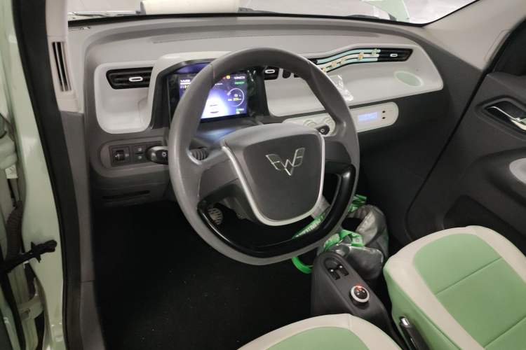 Used Wuling Hongguang MINIEV 2021 Macaron Premium Model – Lithium Iron Phosphate Steering Wheel