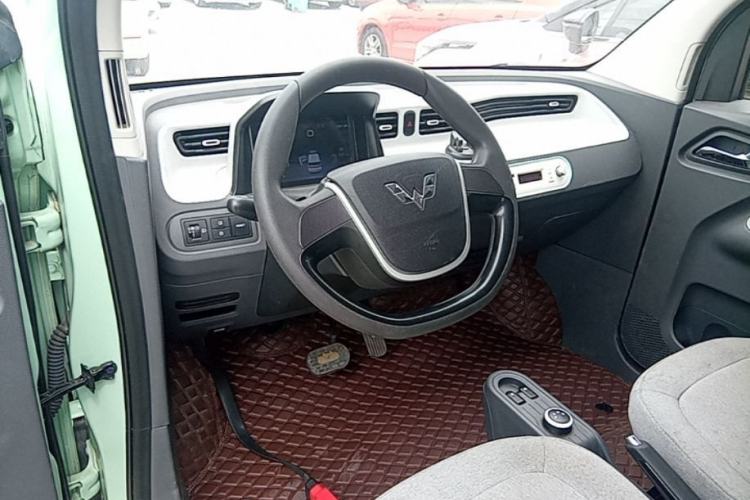 Used Wuling Hongguang MINIEV 2021 Macaron Fashion Model Lithium Iron Phosphate Steering Wheel