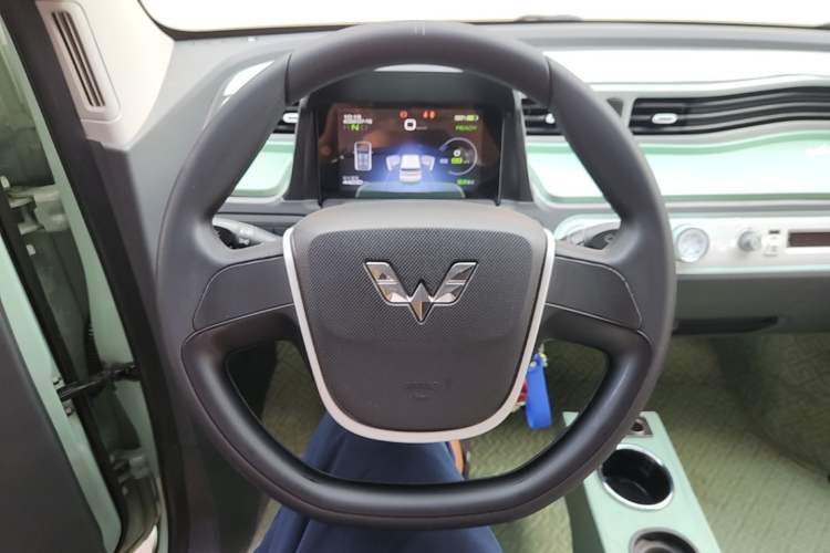 Used Wuling Hongguang MINIEV 2021 Macaron Fashion Model Lithium Iron Phosphate Steering Wheel