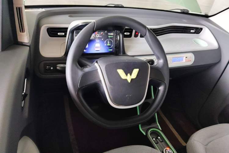 Used Wuling Hongguang MINIEV 2021 Macaron Fashion Model Lithium Iron Phosphate Steering Wheel