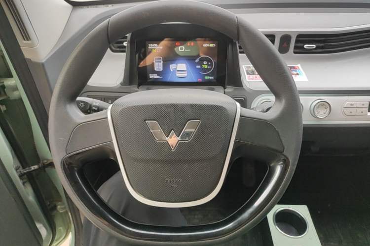 Used Wuling Hongguang MINIEV 2021 Macaron Fashion Model Lithium Iron Phosphate Steering Wheel