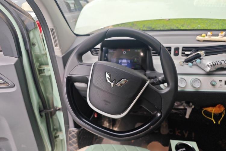 Used Wuling Hongguang MINIEV 2021 Macaron Fashion Model Lithium Iron Phosphate Steering Wheel