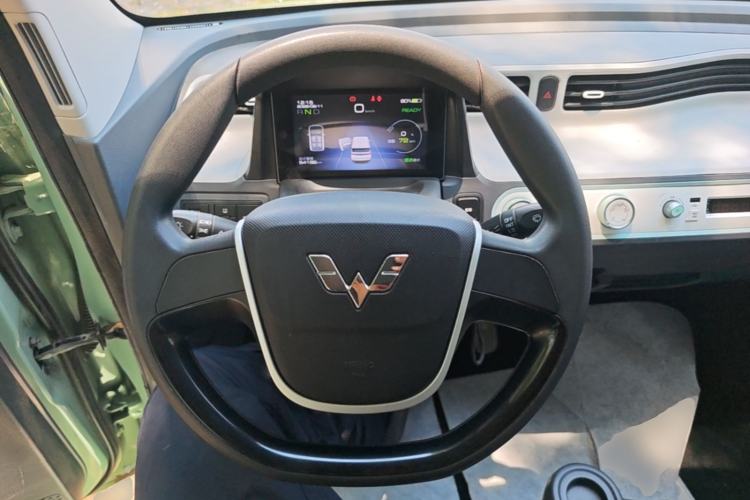 Used Wuling Hongguang MINIEV 2021 Macaron Fashion Model Lithium Iron Phosphate Steering Wheel