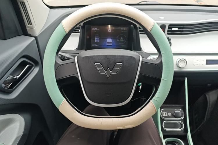 Used Wuling Hongguang MINIEV 2021 Macaron Fashion Model Lithium Iron Phosphate Steering Wheel