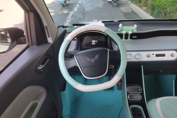 Used Wuling Hongguang MINIEV 2021 Macaron Fashion Model Lithium Iron Phosphate Steering Wheel