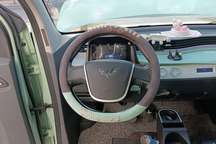 Used Wuling Hongguang MINIEV 2021 Macaron Fashion Model Lithium Iron Phosphate Steering Wheel