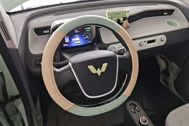 Used Wuling Hongguang MINIEV 2021 Macaron Fashion Model Lithium Iron Phosphate Steering Wheel