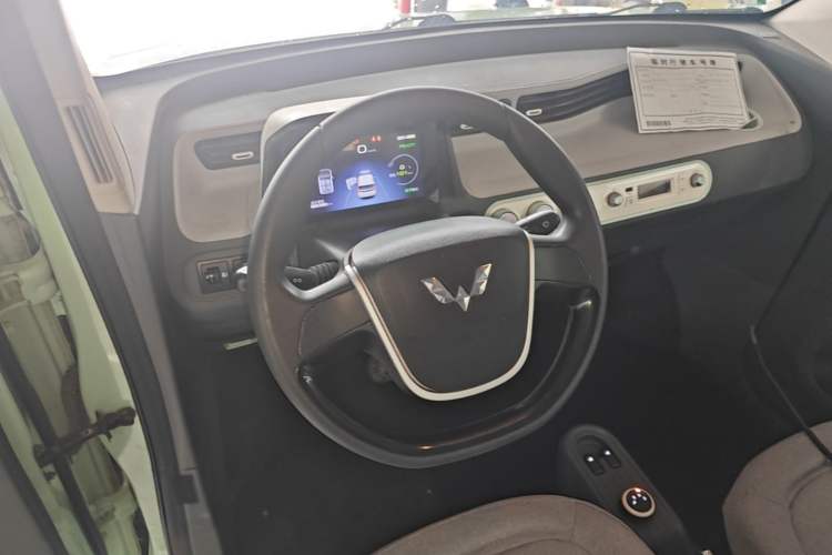 Used Wuling Hongguang MINIEV 2021 Macaron Premium Model – Lithium Iron Phosphate Steering Wheel