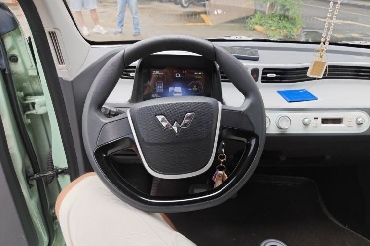 Used Wuling Hongguang MINIEV 2021 Macaron Fashion Edition Lithium-Ion Battery Steering Wheel