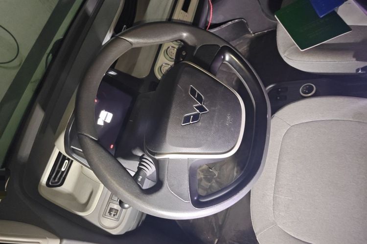 Used Wuling Hongguang MINIEV 2021 Macaron Premium Model – Lithium Iron Phosphate Steering Wheel