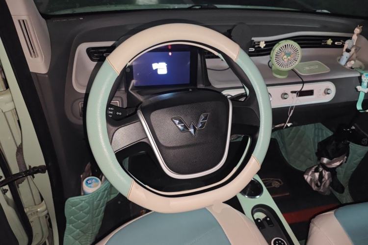 Used Wuling Hongguang MINIEV 2021 Macaron Fashion Model Lithium Iron Phosphate Steering Wheel