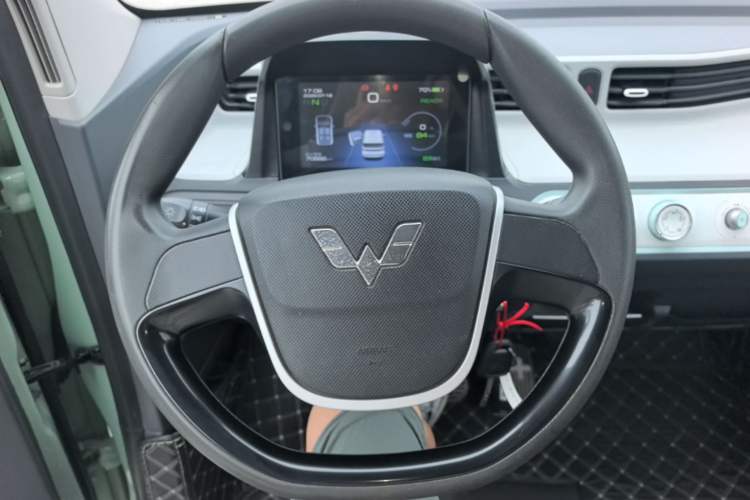 Used Wuling Hongguang MINIEV 2021 Macaron Fashion Model Lithium Iron Phosphate Steering Wheel