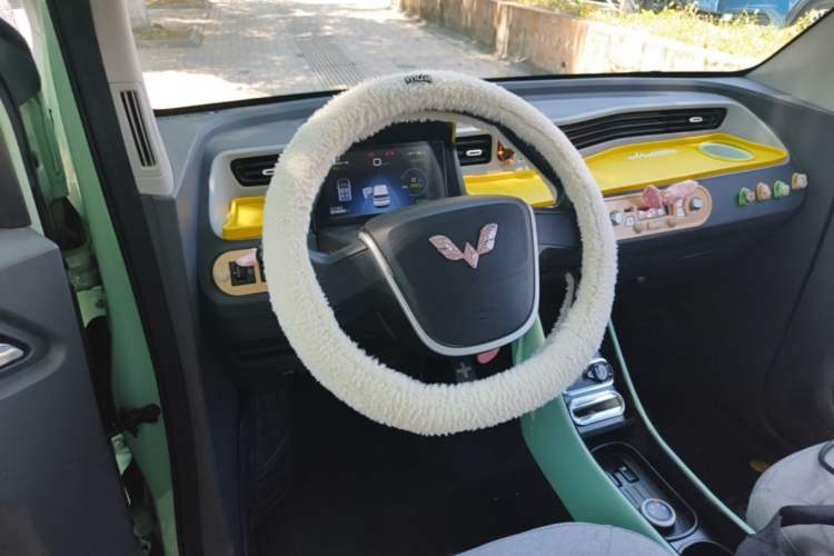 Used Wuling Hongguang MINIEV 2021 Macaron Premium Model – Lithium Iron Phosphate Steering Wheel