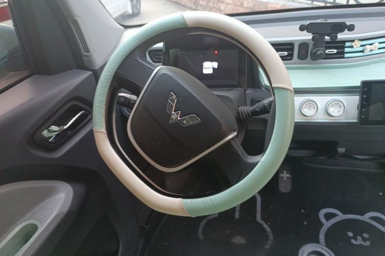 Used Wuling Hongguang MINIEV 2021 Macaron Fashion Model Lithium Iron Phosphate Steering Wheel