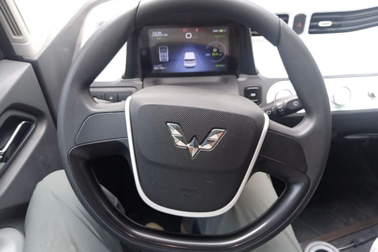 Used Wuling Hongguang MINIEV 2021 Macaron Fashion Model Lithium Iron Phosphate Steering Wheel