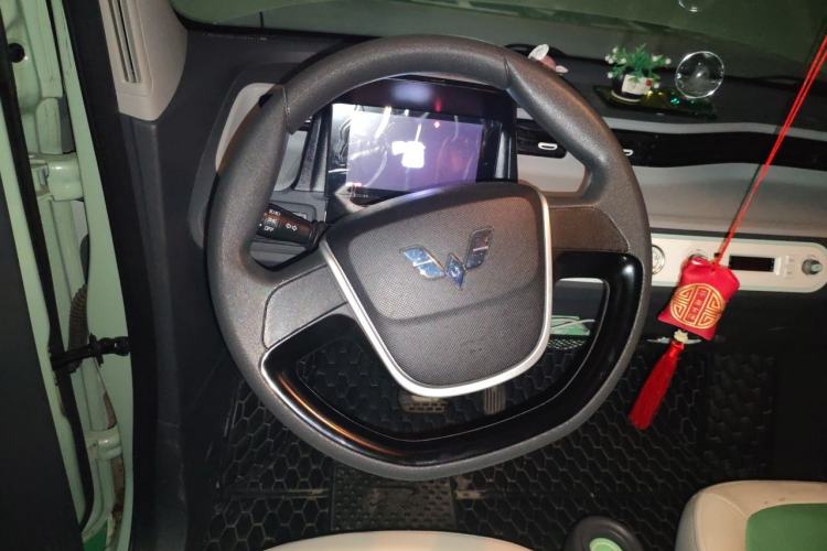 Used Wuling Hongguang MINIEV 2021 Macaron Fashion Model Lithium Iron Phosphate Steering Wheel
