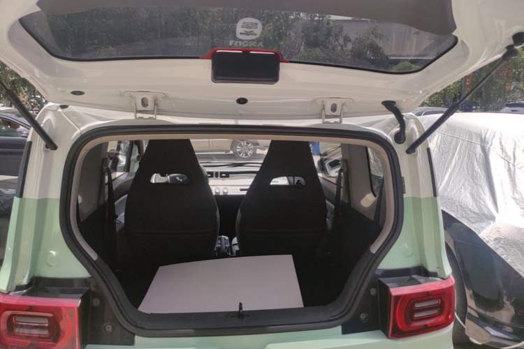 Used Wuling Hongguang MINIEV 2021 Macaron Sandwich Model 120 km Lithium NMC Trunk
