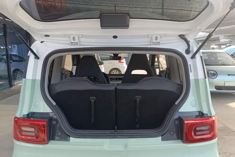 Used Wuling Hongguang MINIEV 2021 Macaron Fashion Model Lithium Iron Phosphate Trunk