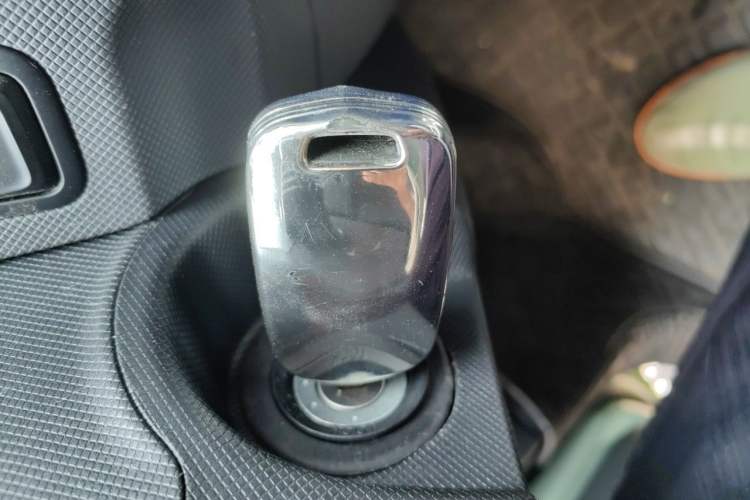 Used Wuling Hongguang MINIEV 2021 Macaron Fashion Model Lithium Iron Phosphate Vehicle Key