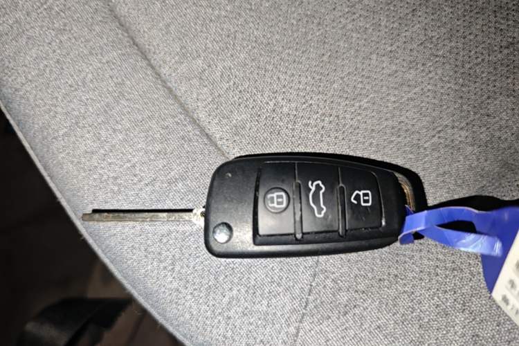 Used Wuling Hongguang MINIEV 2021 Macaron Premium Model – Lithium Iron Phosphate Vehicle Key