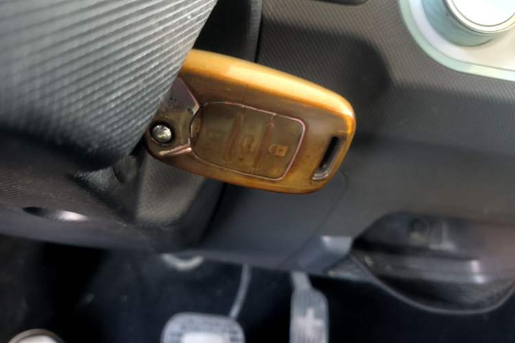 Used Wuling Hongguang MINIEV 2021 Macaron Fashion Edition Lithium-Ion Battery Vehicle Key