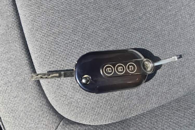 Used Wuling Hongguang MINIEV 2021 Macaron Premium Model – Lithium Iron Phosphate Vehicle Key