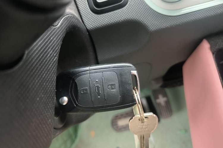 Used Wuling Hongguang MINIEV 2021 Macaron Premium Model – Lithium-NMC Vehicle Key