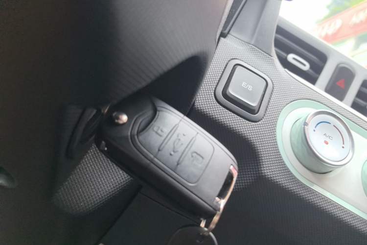 Used Wuling Hongguang MINIEV 2021 Macaron Fashion Model Lithium Iron Phosphate Vehicle Key