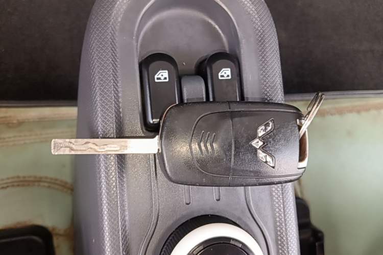 Used Wuling Hongguang MINIEV 2021 Macaron Fashion Model Lithium Iron Phosphate Vehicle Key