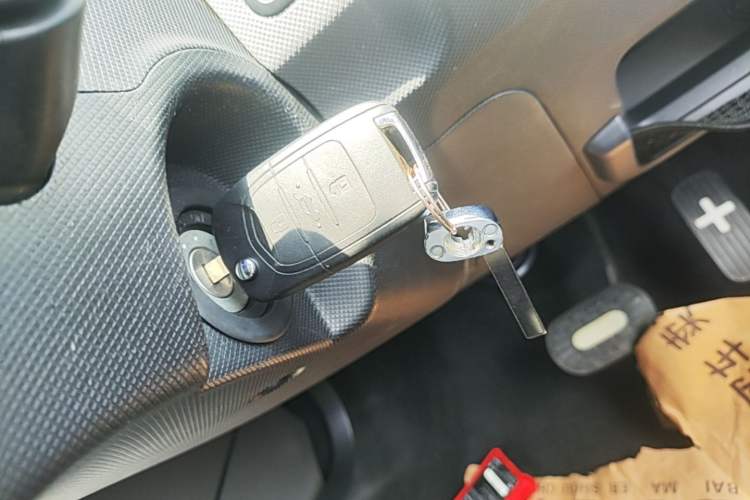 Used Wuling Hongguang MINIEV 2021 Macaron Premium Model – Lithium Iron Phosphate Vehicle Key