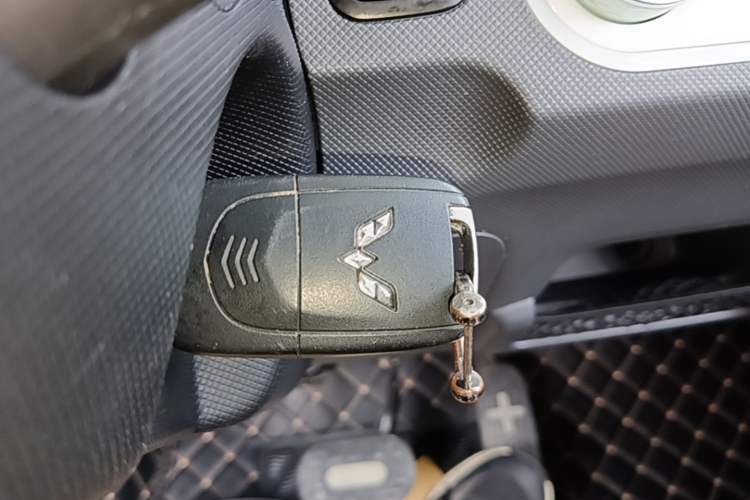 Used Wuling Hongguang MINIEV 2021 Macaron Premium Model – Lithium-NMC Vehicle Key