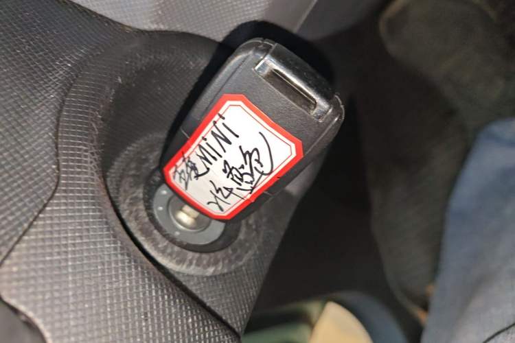Used Wuling Hongguang MINIEV 2021 Macaron Premium Model – Lithium-NMC Vehicle Key