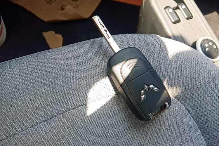 Used Wuling Hongguang MINIEV 2021 Macaron Fashion Model Lithium Iron Phosphate Vehicle Key