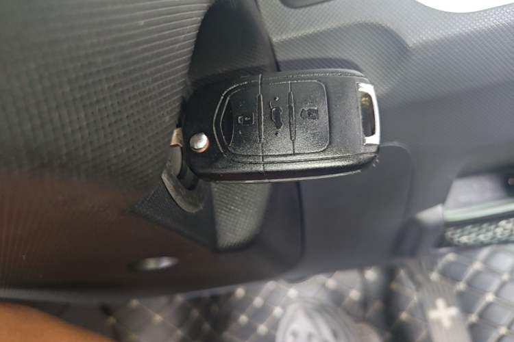 Used Wuling Hongguang MINIEV 2021 Macaron Premium Model – Lithium-NMC Vehicle Key
