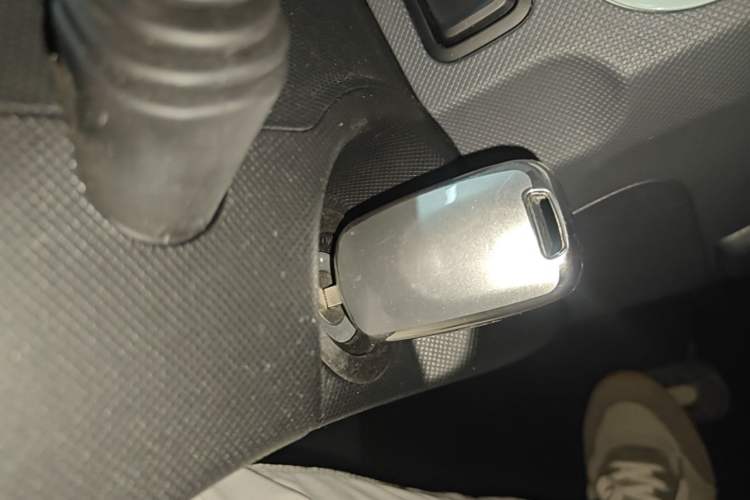 Used Wuling Hongguang MINIEV 2021 Macaron Premium Model – Lithium Iron Phosphate Vehicle Key