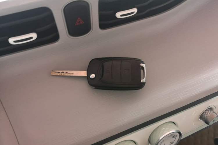 Used Wuling Hongguang MINIEV 2021 Macaron Premium Model – Lithium Iron Phosphate Vehicle Key
