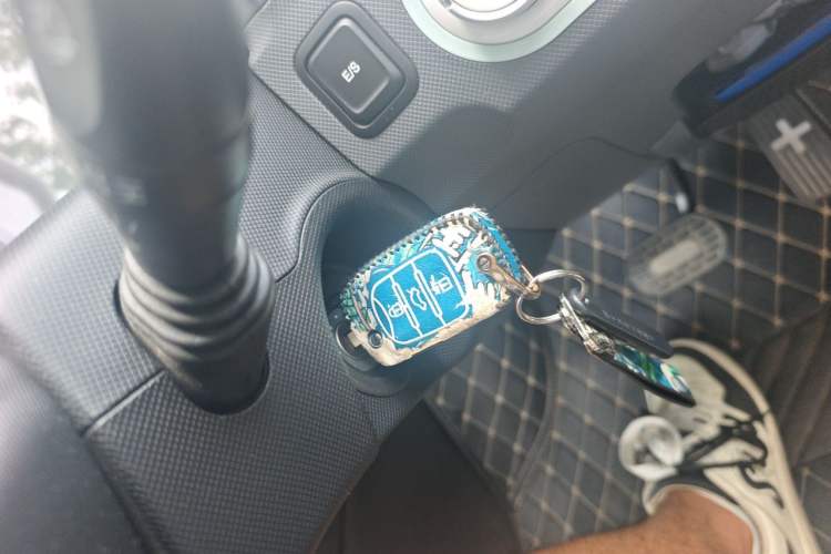 Used Wuling Hongguang MINIEV 2021 Macaron Premium Model – Lithium Iron Phosphate Vehicle Key