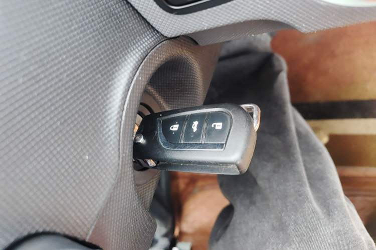 Used Wuling Hongguang MINIEV 2021 Macaron Fashion Model Lithium Iron Phosphate Vehicle Key