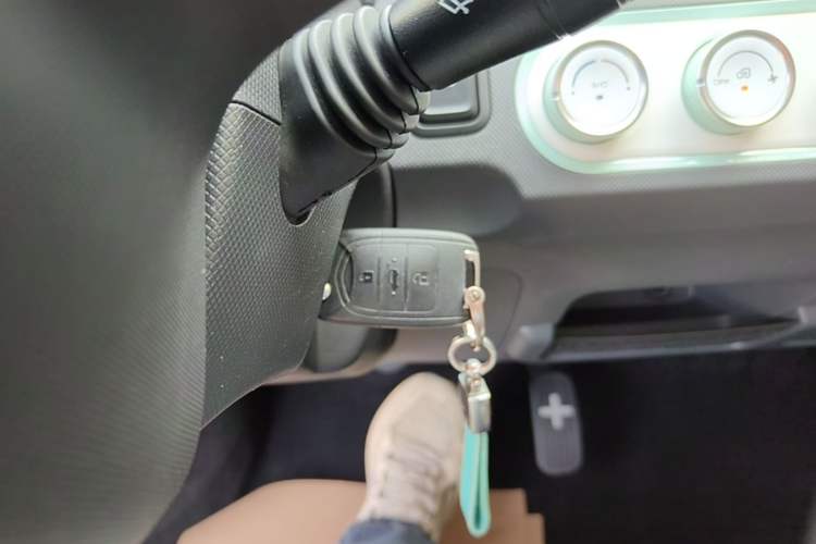 Used Wuling Hongguang MINIEV 2021 Macaron Premium Model – Lithium Iron Phosphate Vehicle Key