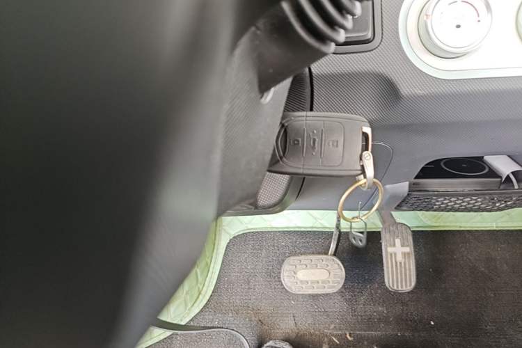 Used Wuling Hongguang MINIEV 2021 Macaron Fashion Model Lithium Iron Phosphate Vehicle Key