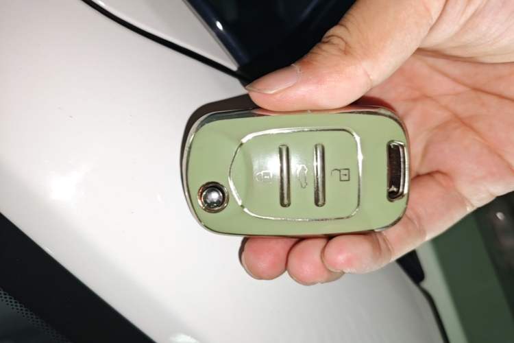 Used Wuling Hongguang MINIEV 2021 Macaron Premium Model – Lithium Iron Phosphate Vehicle Key