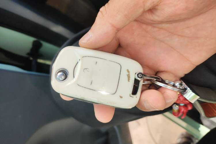Used Wuling Hongguang MINIEV 2021 Macaron Fashion Edition Lithium-Ion Battery Vehicle Key