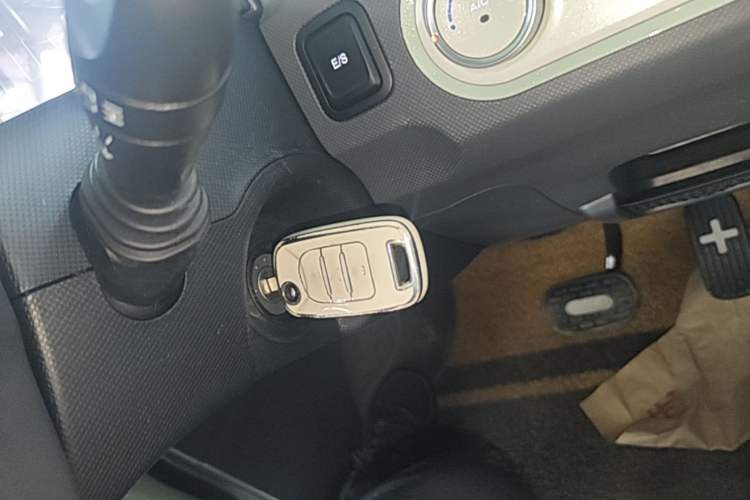 Used Wuling Hongguang MINIEV 2021 Macaron Premium Model – Lithium Iron Phosphate Vehicle Key