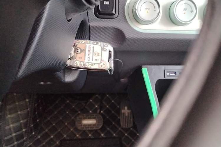 Used Wuling Hongguang MINIEV 2021 Macaron Fashion Model Lithium Iron Phosphate Vehicle Key