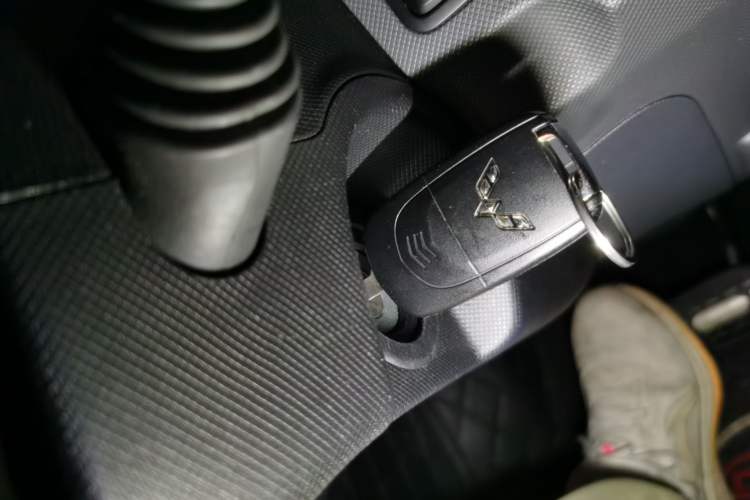 Used Wuling Hongguang MINIEV 2021 Macaron Fashion Model Lithium Iron Phosphate Vehicle Key